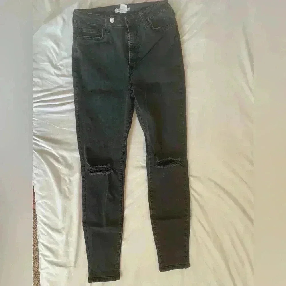 67. Forever 21 Size 30 Distressed Black Skinny Jeans